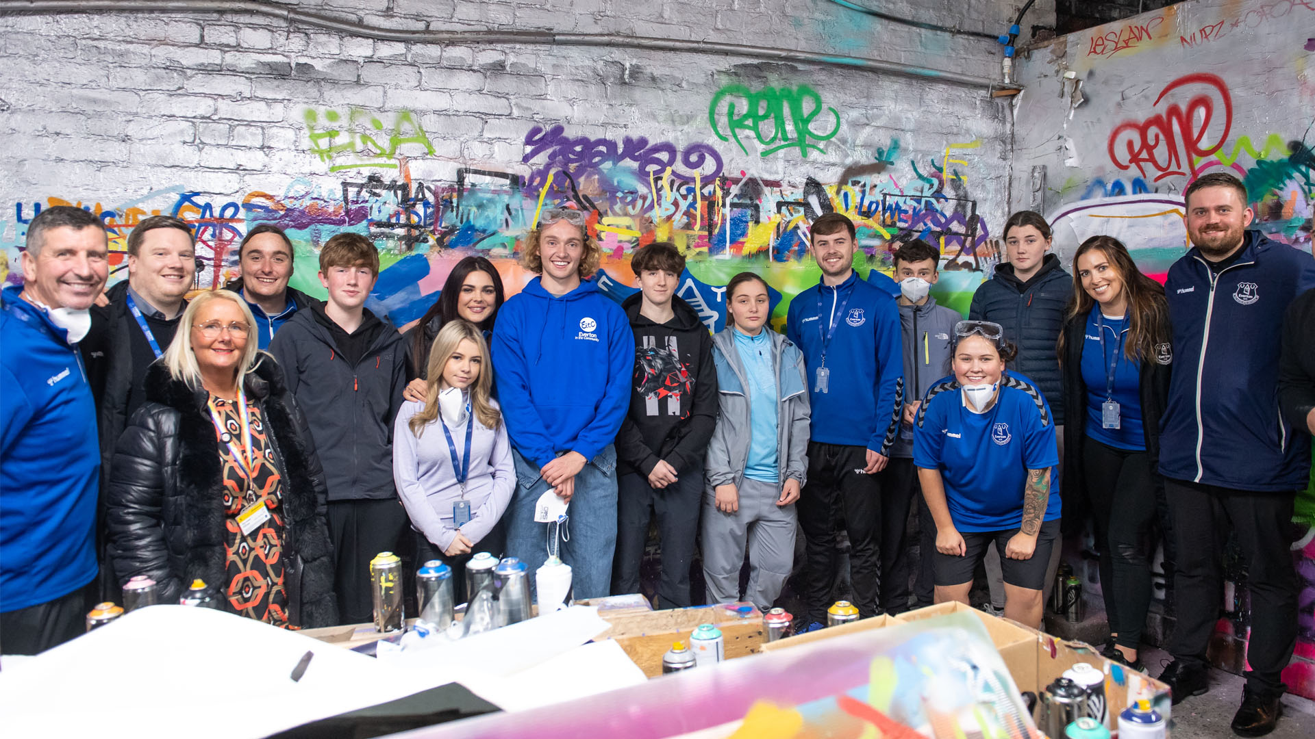  Tom Davies Joins Everton In The Community Participants To Design New Mental Health Mural